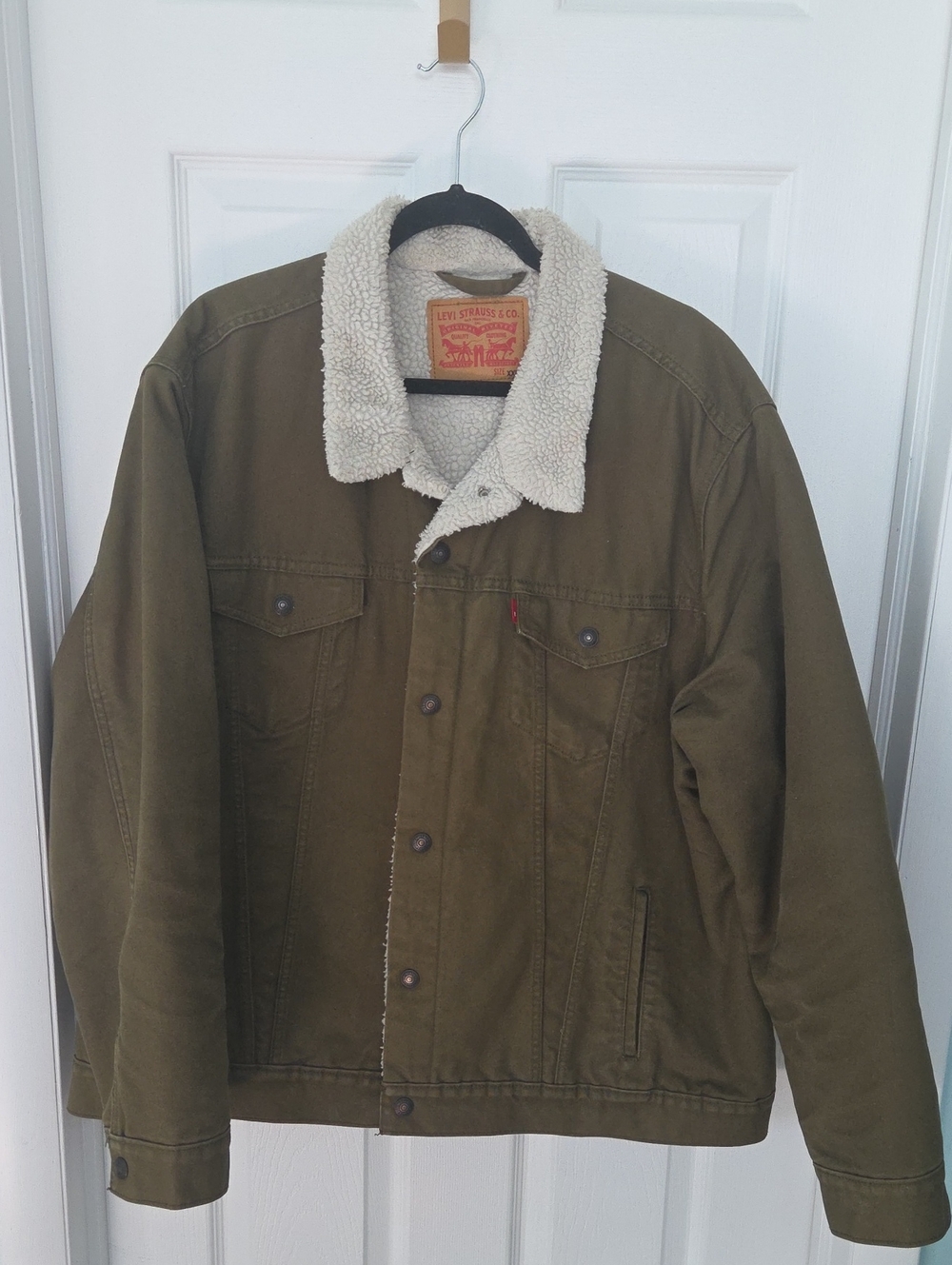 Levi's Olive Green Sherpa-Lined Trucker Jacket with Cream Collar